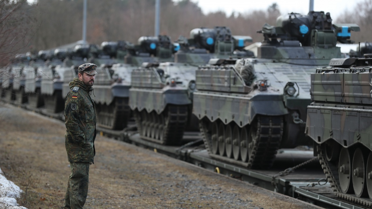 В Германия пристигнаха първите украински военни, които ще бъдат обучени да боравят с БМП "Мардер"