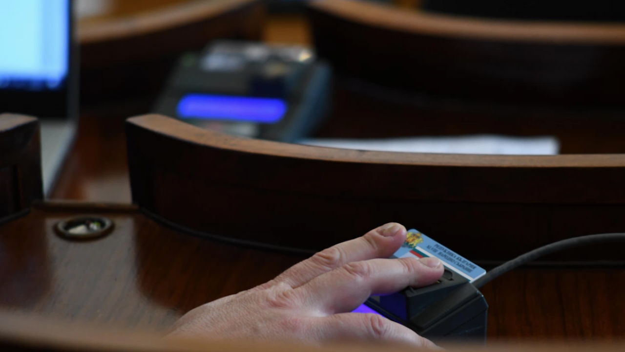 Депутатите приеха ветото на Радев върху Закона за енергетиката