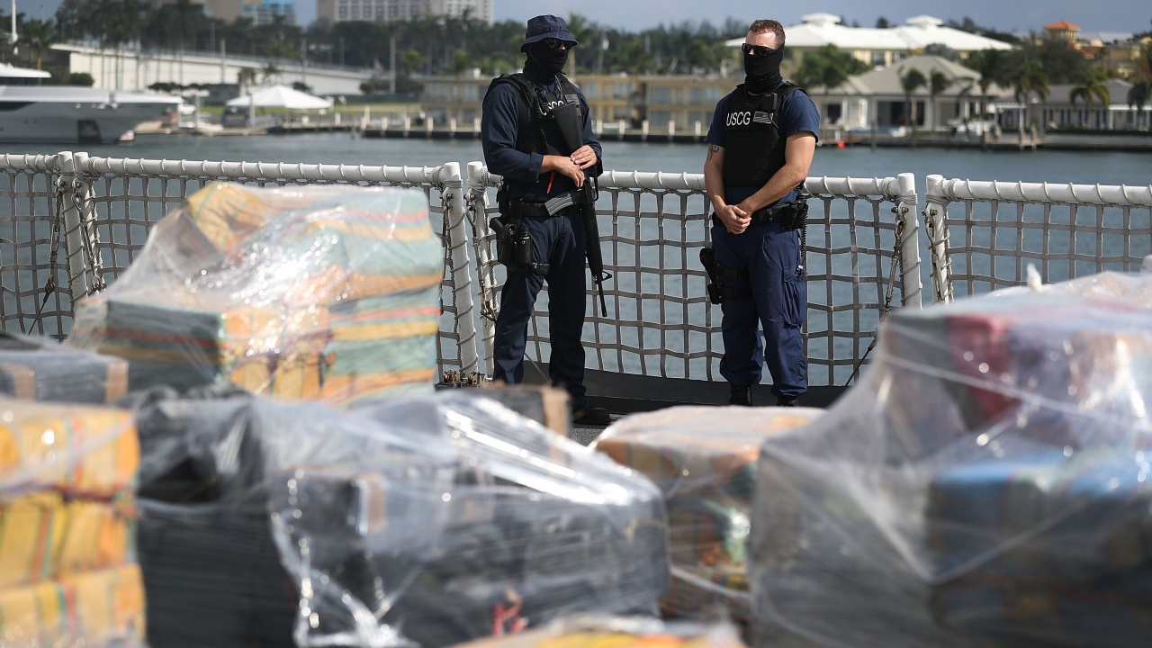 Испанската полиция залови 4,5 тона кокаин в кораб край Канарските острови