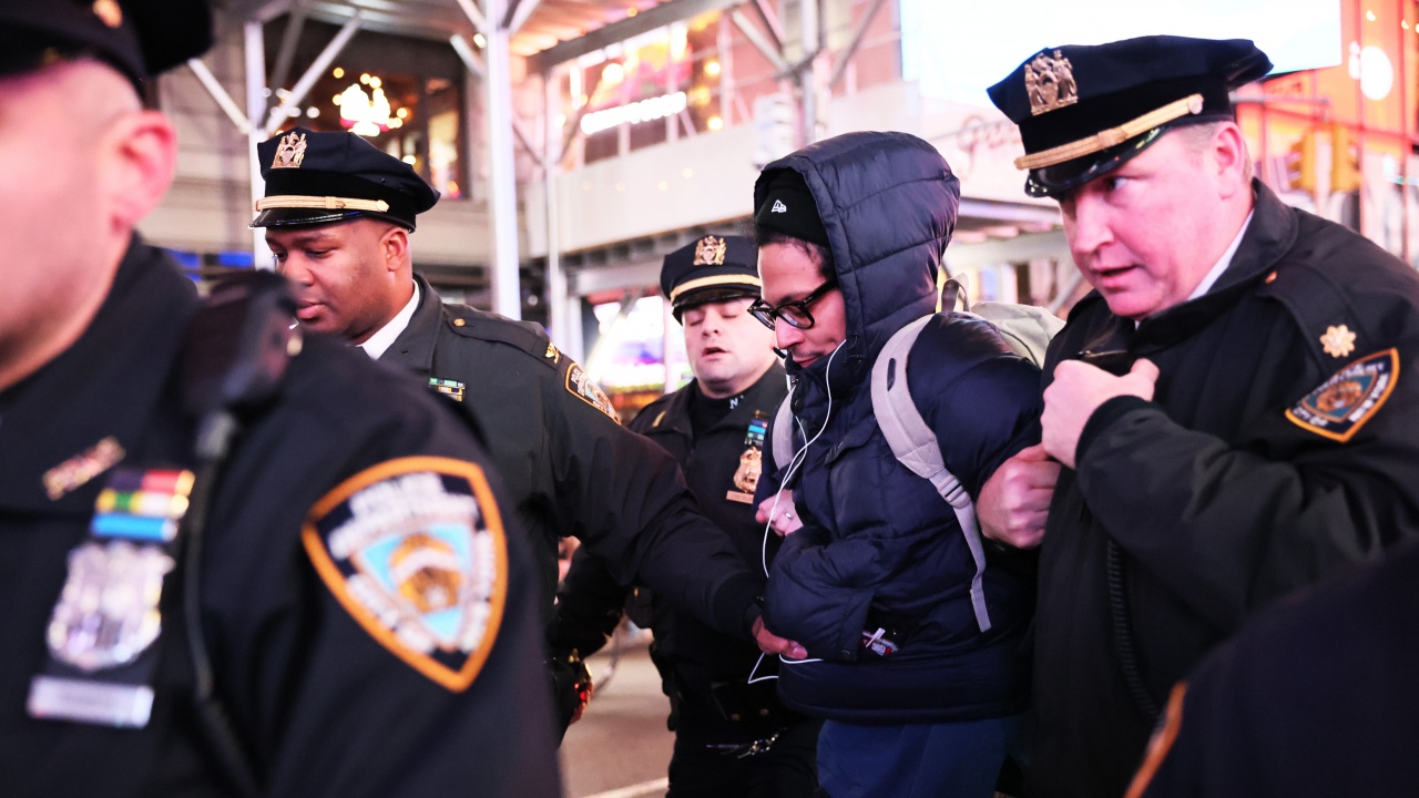 Арести в Ню Йорк при протестите заради смъртта на чернокож при полицейска проверка