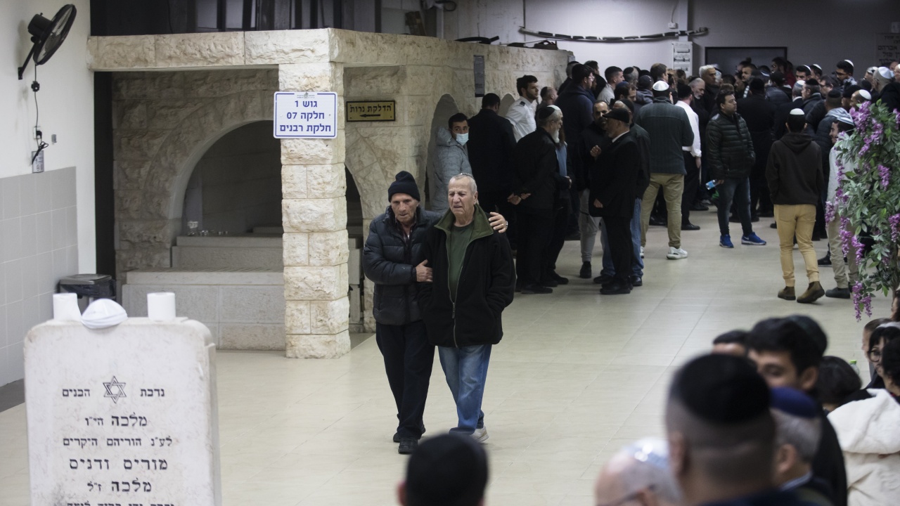 Кои са жертвите на клането край синагога в Ерусалим?