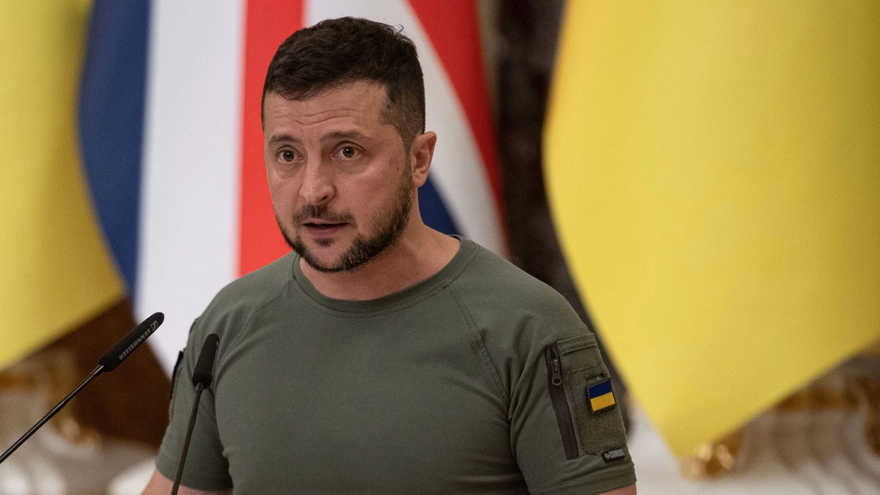 Според официална информация украинският министър на отбраната Олексий Резников ще