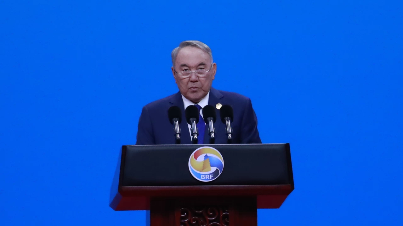Бившият казахстански президент Нурсултан Назарбаев бе изписан от болница след