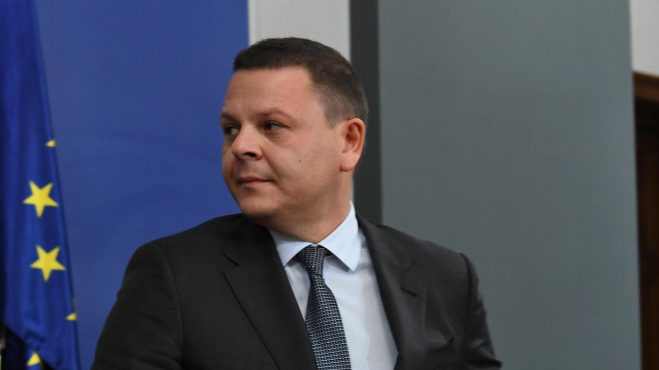 Вицепремиерът и министър на транспорта и съобщенията Христо АлексиевХристо Алексиев е