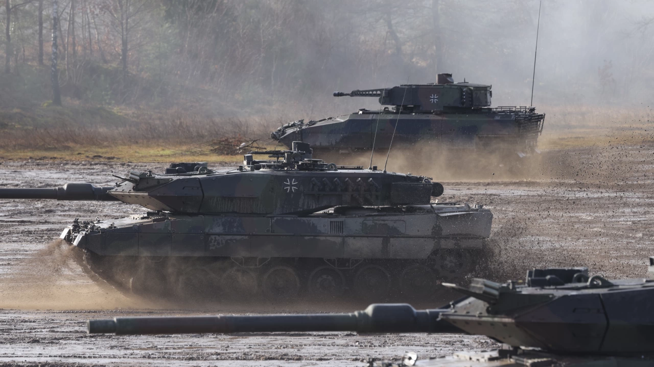 Властите в Канада обмислят да предоставят на Украйна танкове Leopard 2  Това съобщи