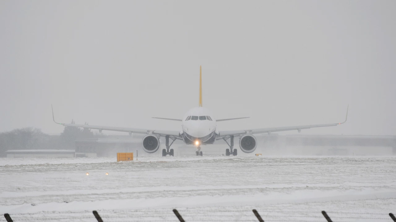 Големи закъснения има на летище Отопени в Букурещ заради лошите