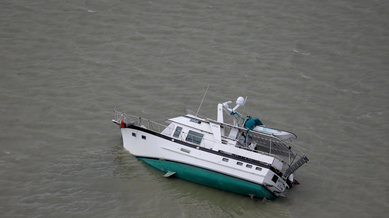 10 деца загинаха след като лодката им се преобърна и