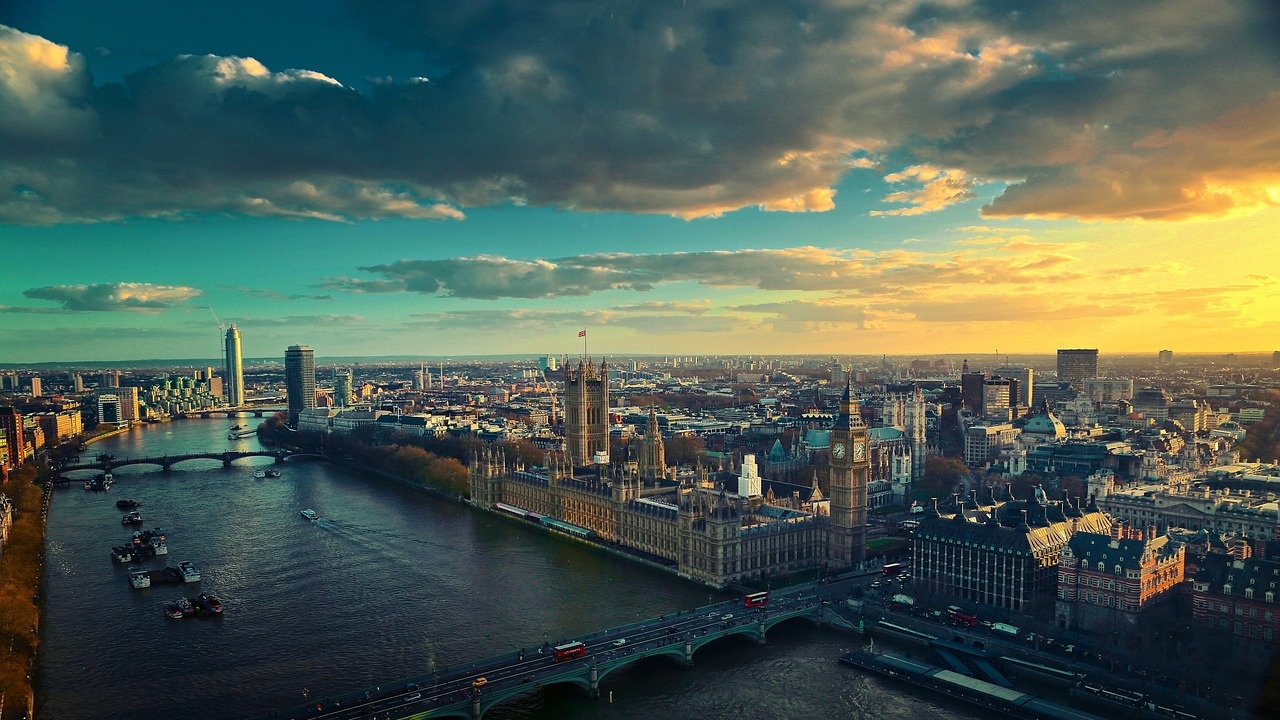 Луксозни имоти в Лондон все повече се продават с помощта на "УотсАп"