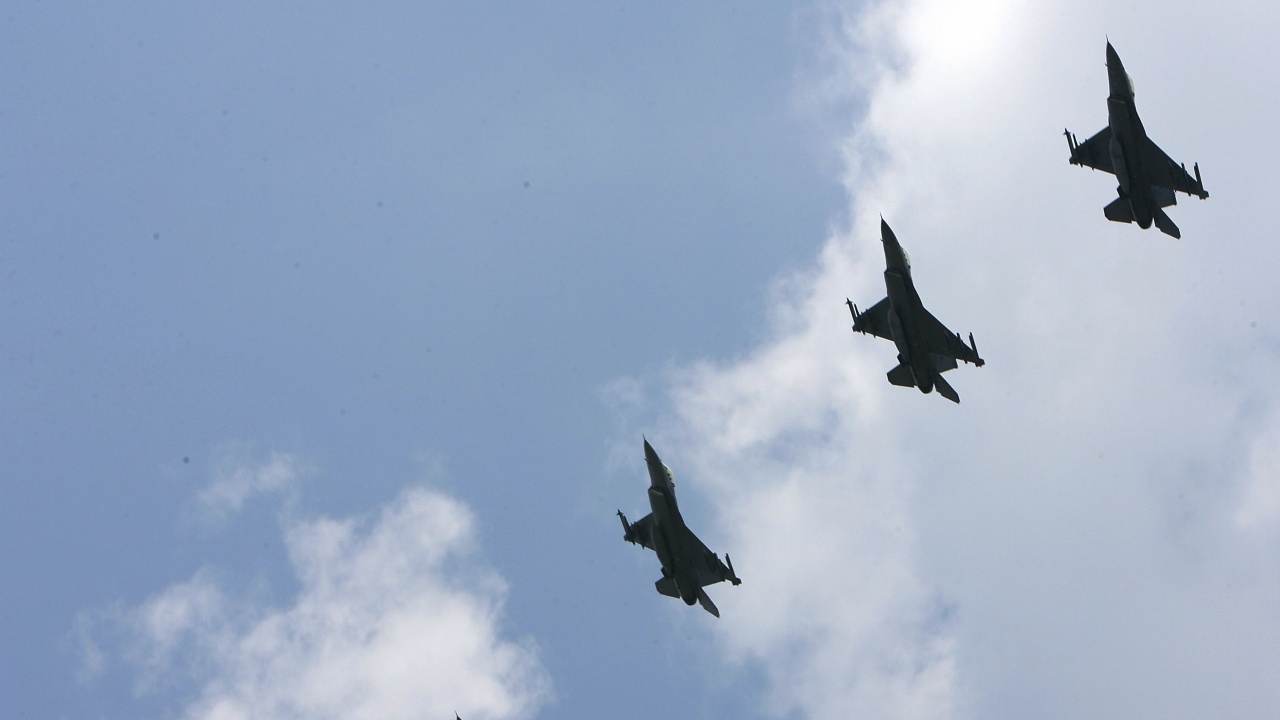 Полша е готова да прехвърли изтребители F-16 на Украйна при едно условие