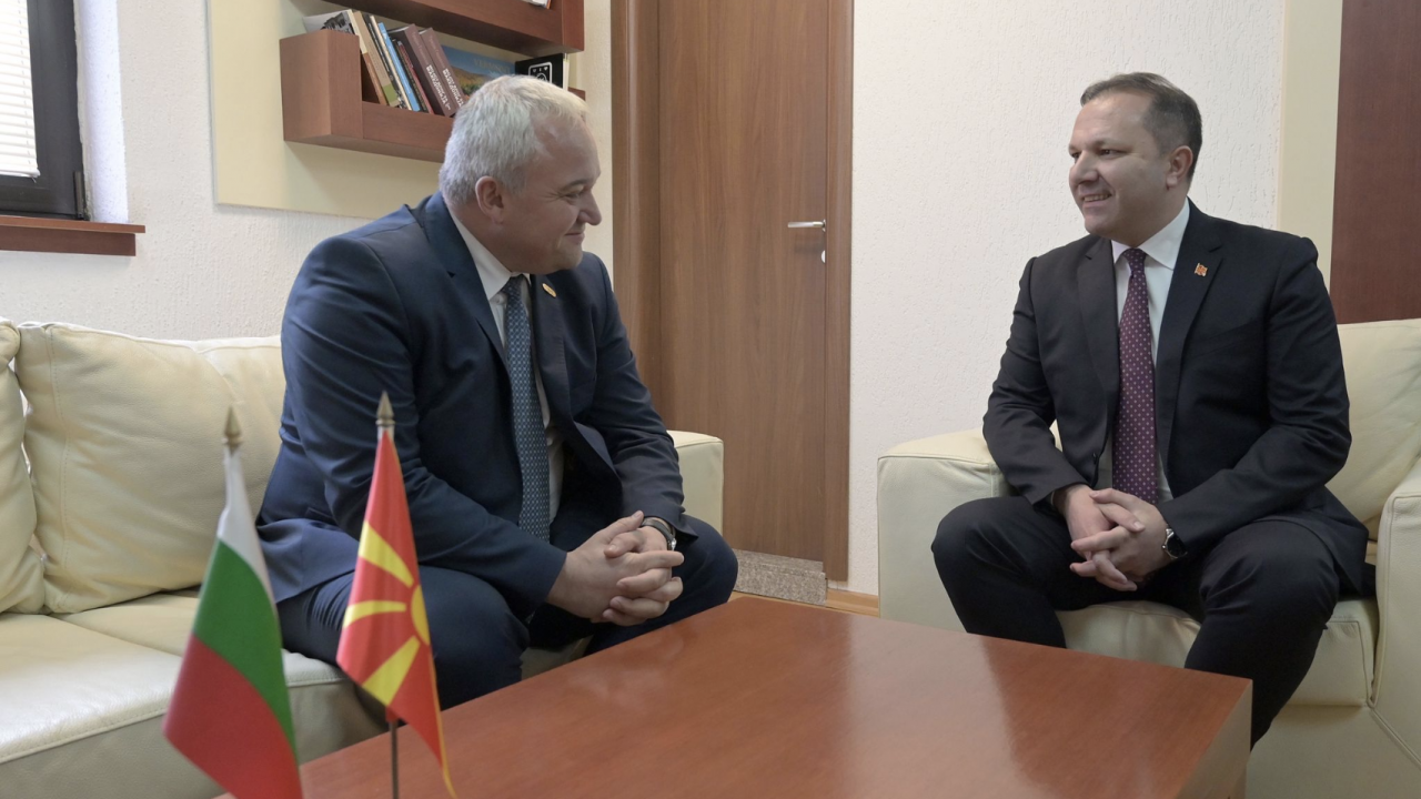 Иван Демерджиев разговаря с македонския си колега - обсъдиха побоя над Християн Пендиков и честванията на Гоце Делчев