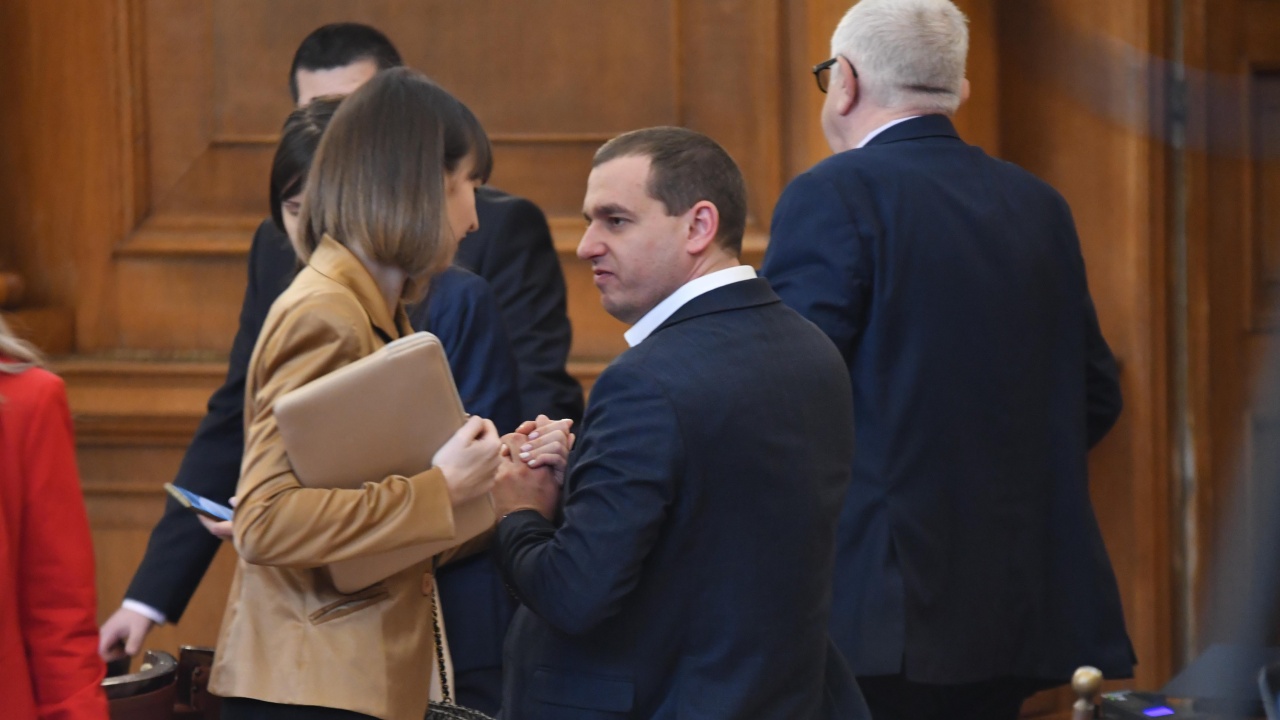 Депутатите се събират на извънредно заседание днес