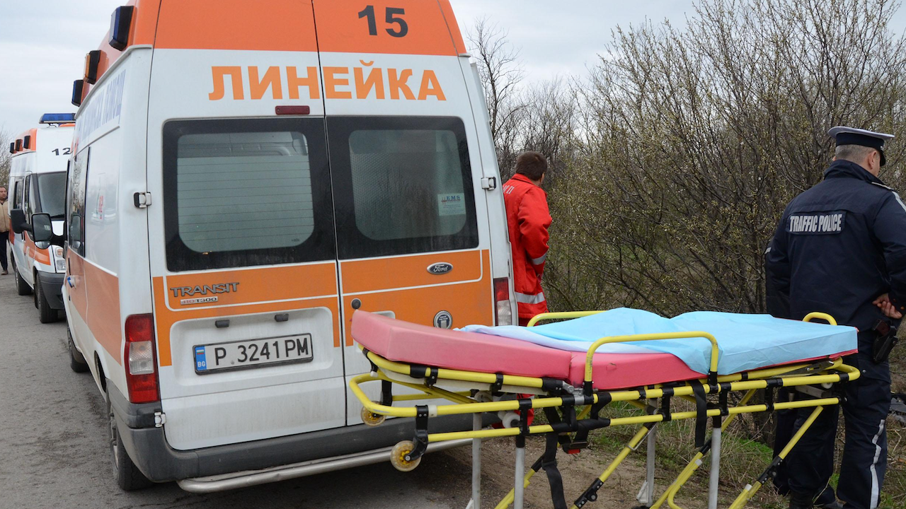 Мъж е починал след катастрофа край Созопол, съобщават от МВР.
Инцидентът
