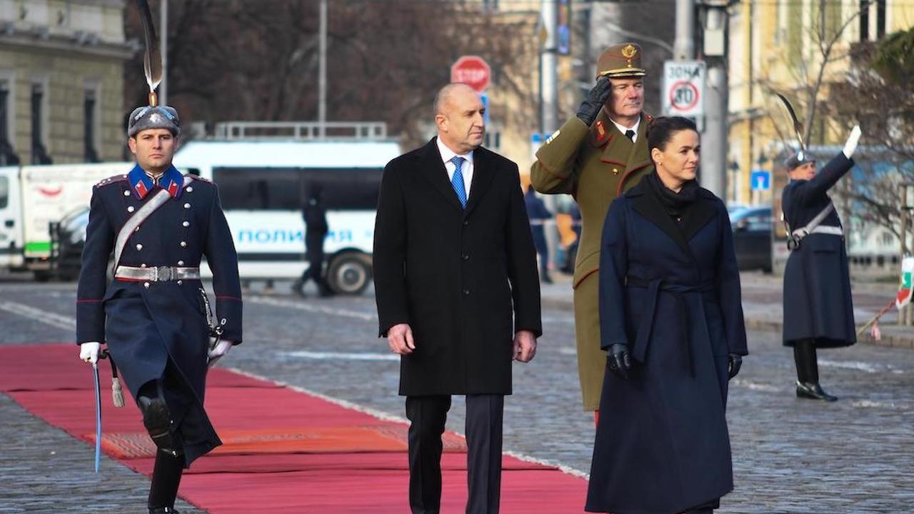 С официална церемония посрещнаха президента на Унгария