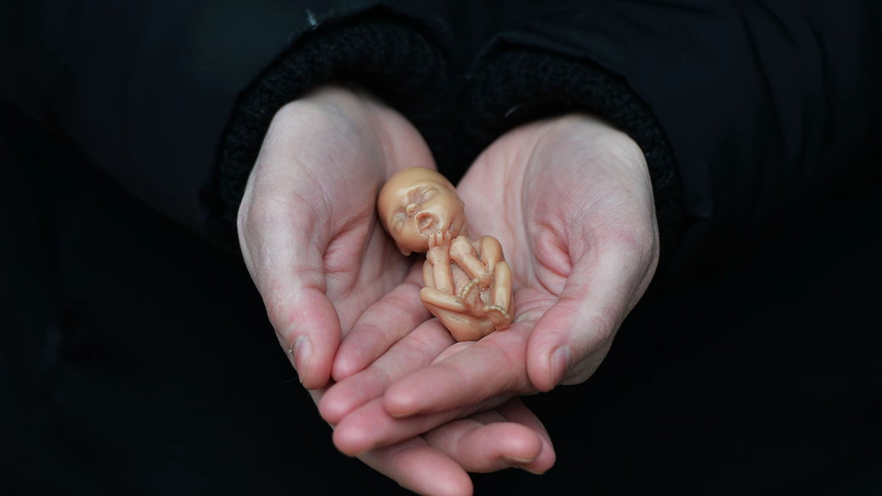 Отказан аборт на 14-годишна: случаят, който разтърси Полша