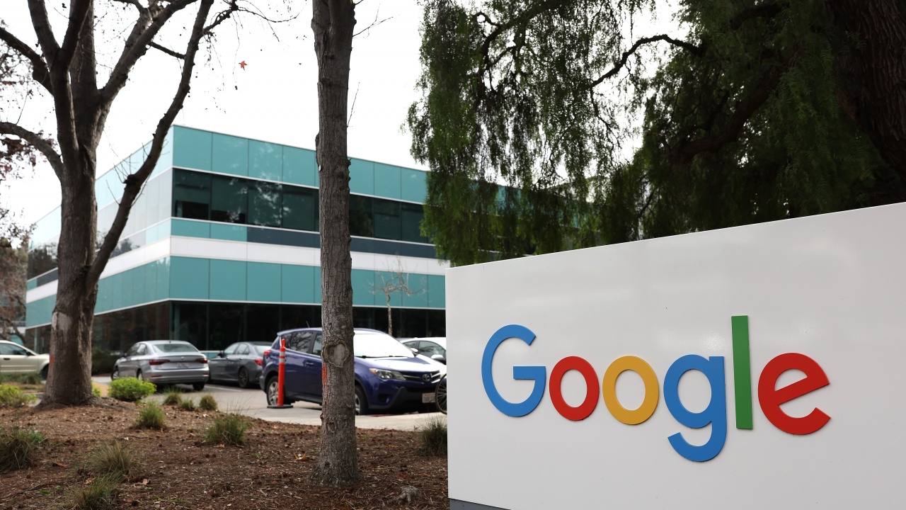 Печалбата на компанията майка на "Гугъл" пада, но приходите растат