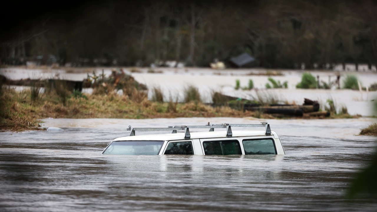 Очаква се в опустошения от наводнения Окланд през следващите дни