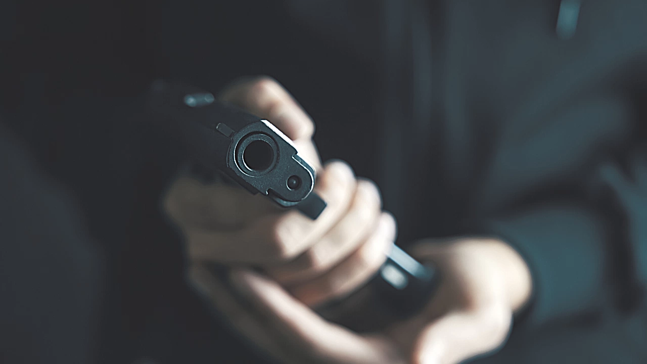 Ученик извади пистолет в 9 та френска езикова гимназия в София