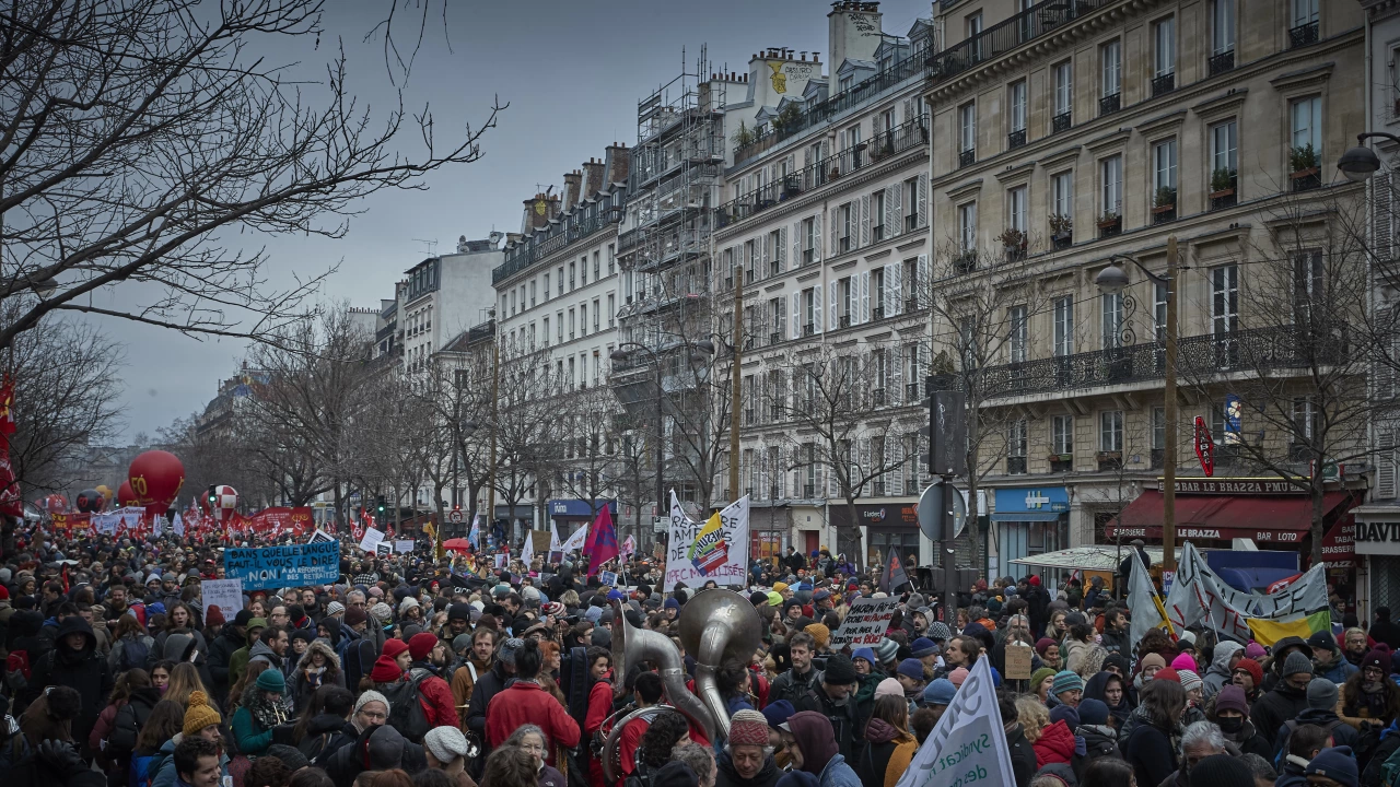 Няколкостотин хиляди протестиращи са излезли днес по улиците на Франция