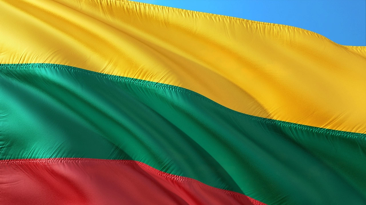 Литовският външен министър Габриелюс Ландсбергис се изказа вчера против наличието