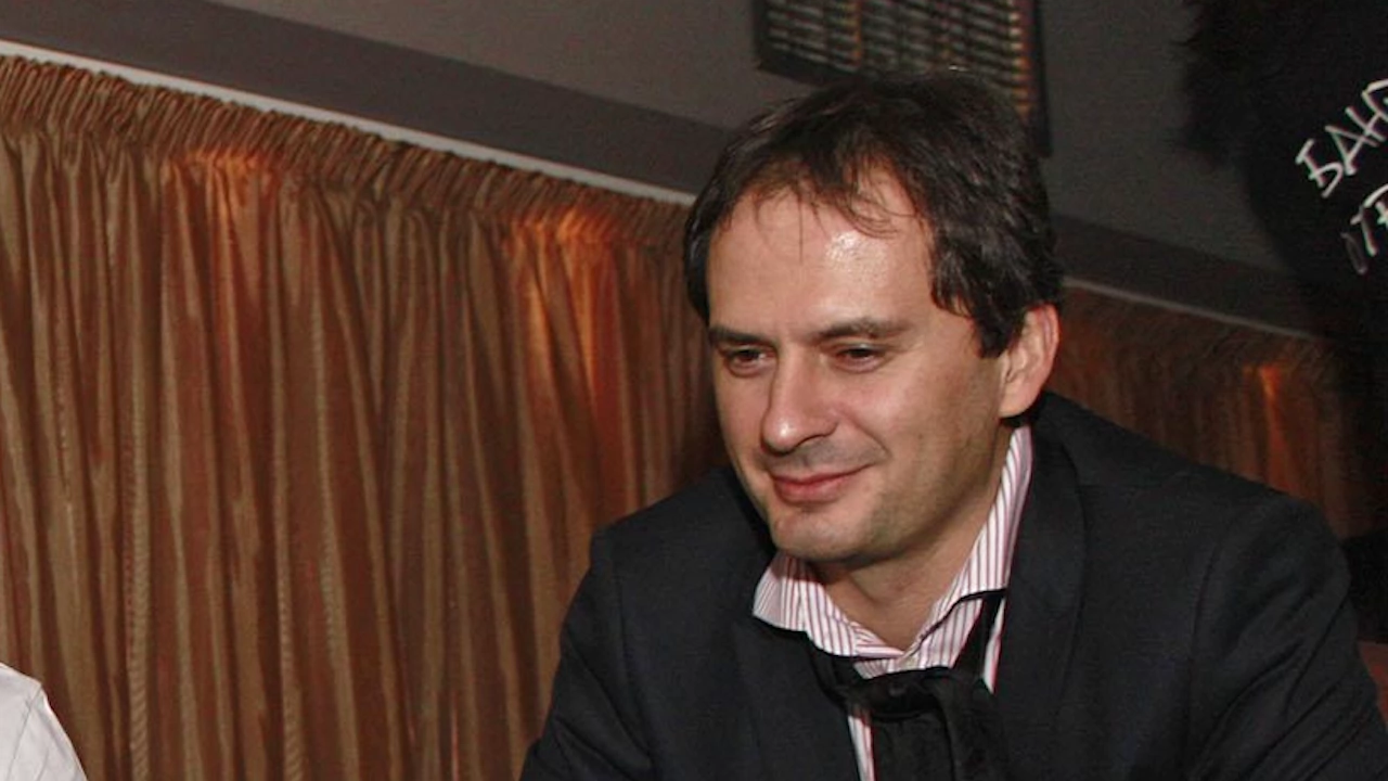 Разследващият журналист Христо Грозев ръководител на разследващата група Belingcat е принуден