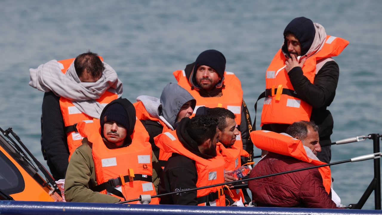 Италианската брегова охрана е спасила 46 мигранти и е открила