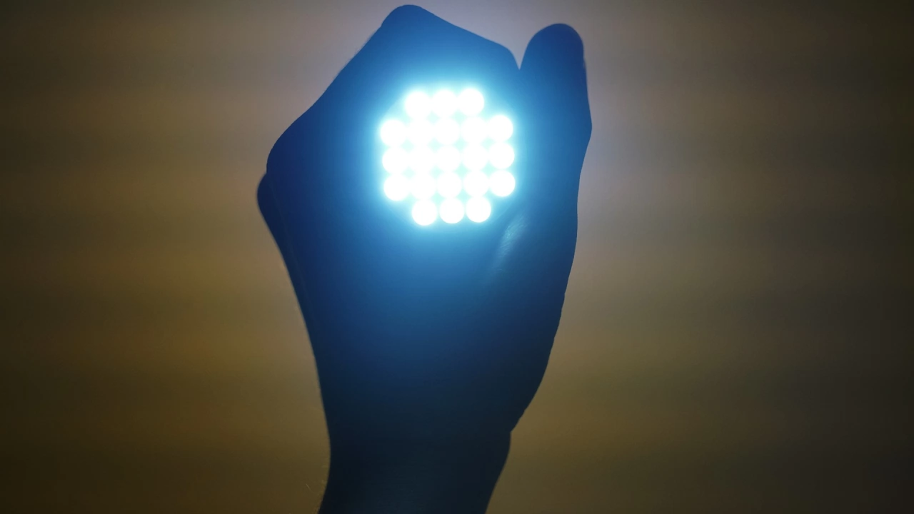Украйна заяви днес че е започнала да поставя милиони LED