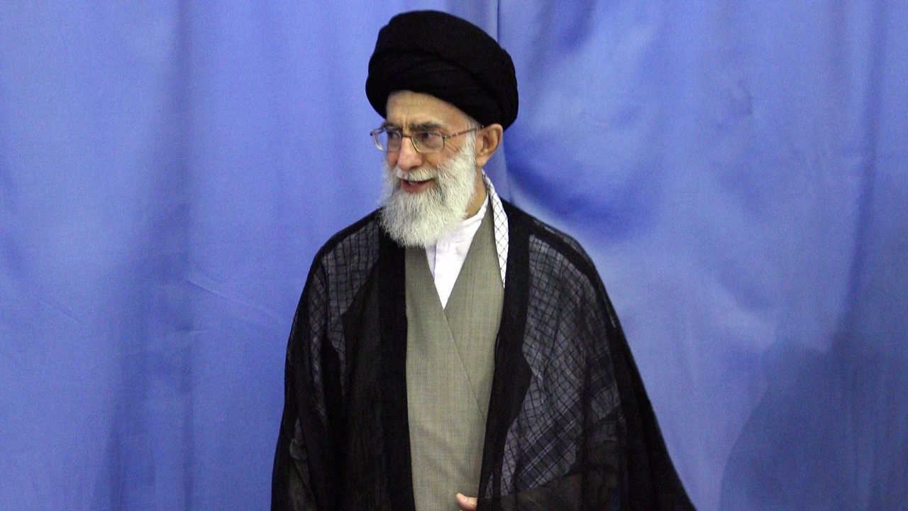 Иранският върховен лидер аятолах помилва десетки хиляди затворници включително много