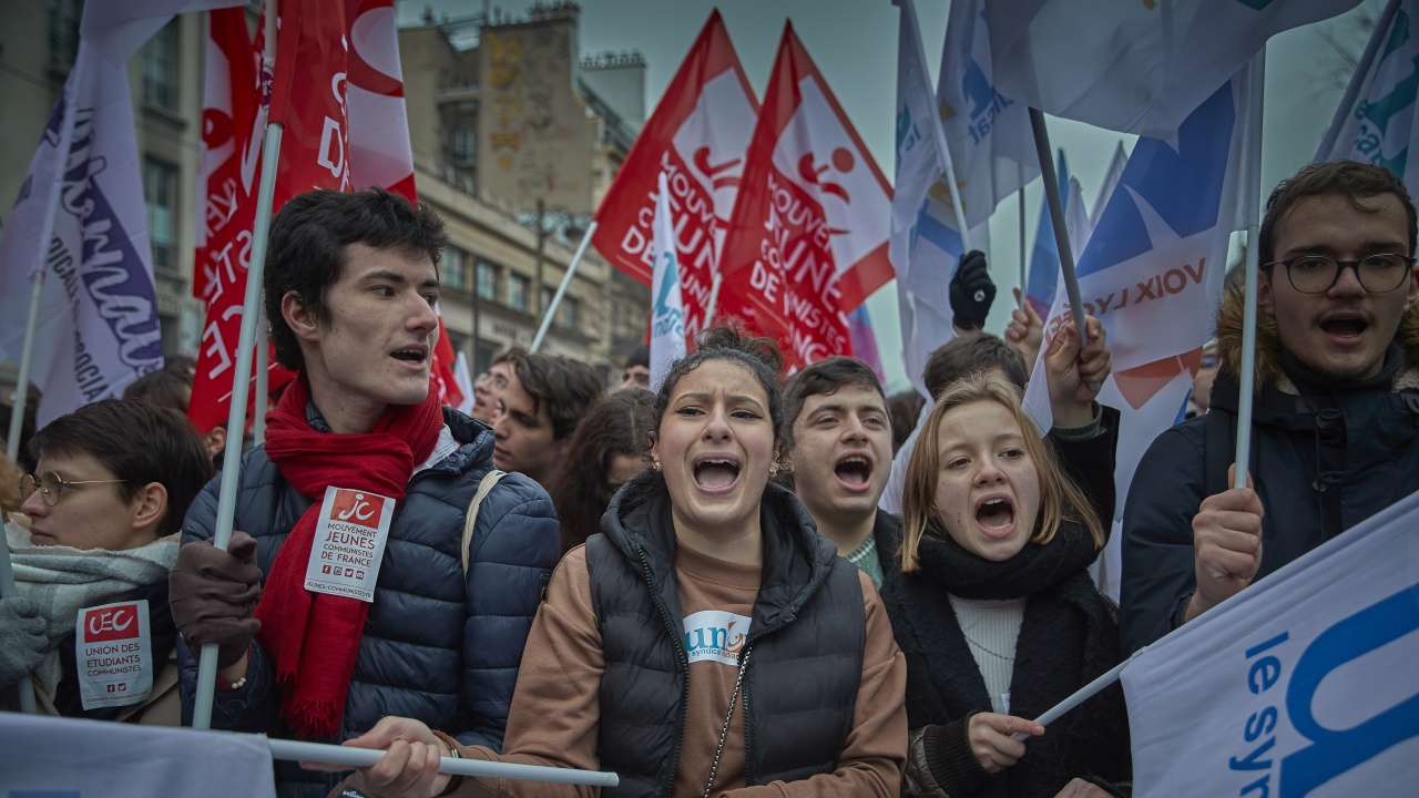 Трета вълна от стачки отново парализира Франция