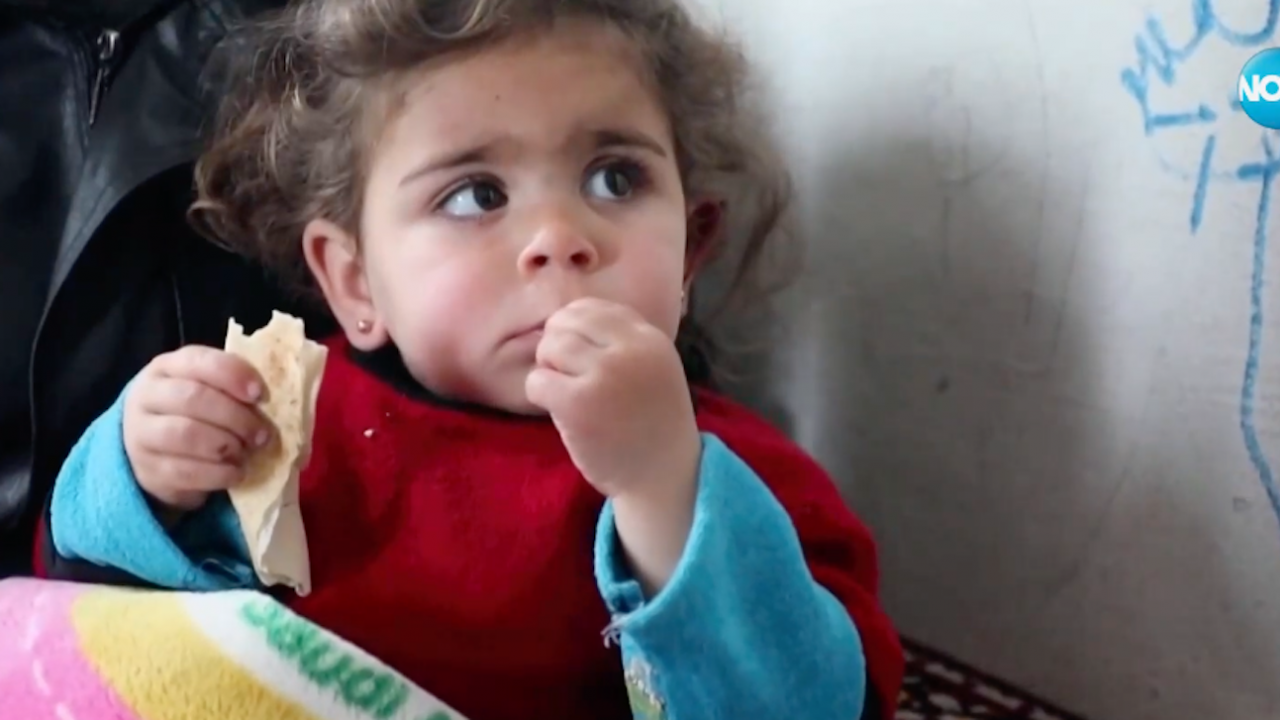 След унищожителното земетресение: 18-месечно момиченце от Сирия оцеля, бременната му майка – не