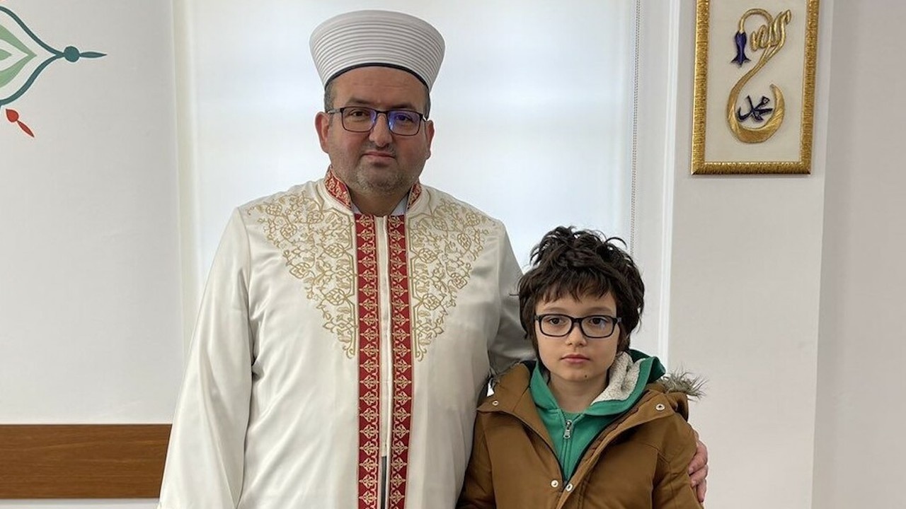 10-годишен син на свещеник дари пари от касичката си за пострадалите в Турция