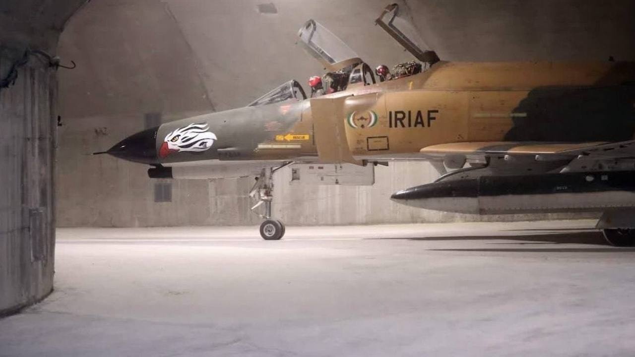 Иран показа първата си подземна военновъздушна база