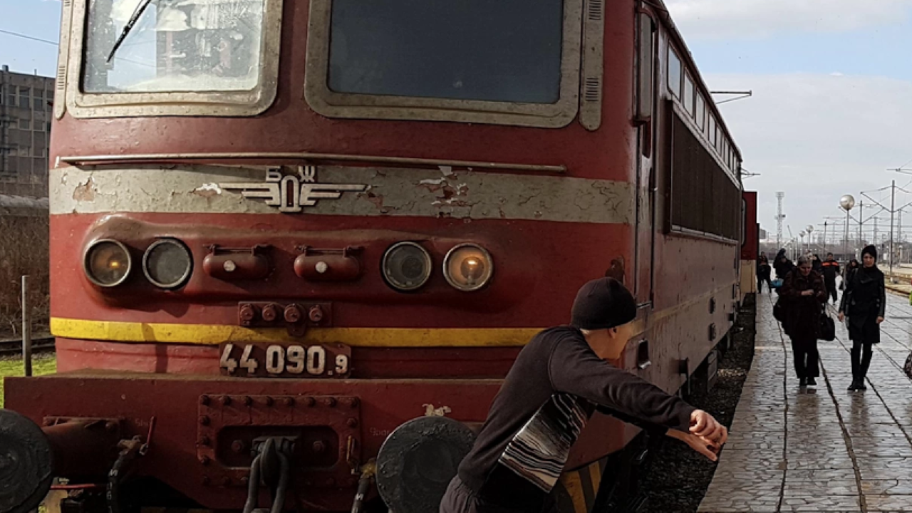 Авария прекъсна движението на влаковете през гара Пловдив