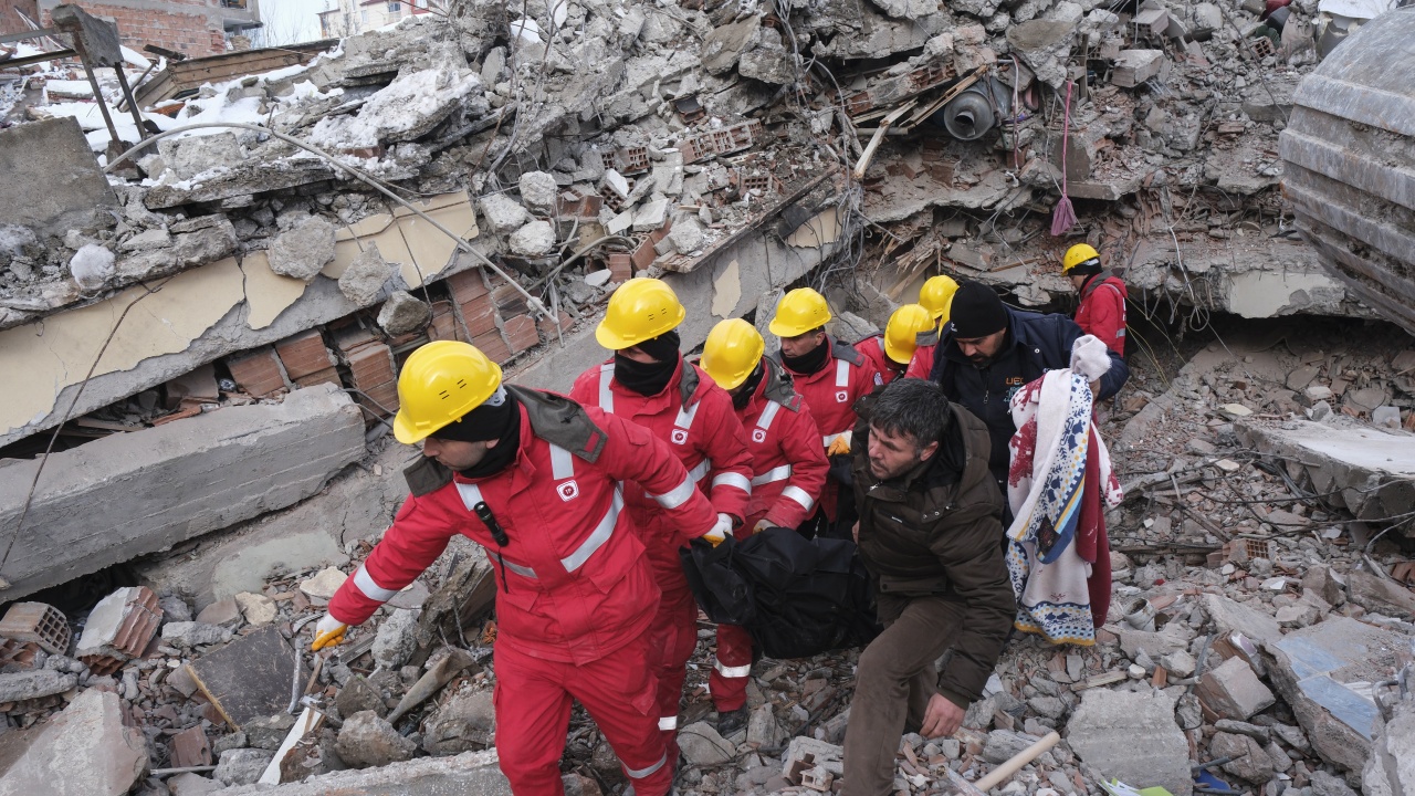 Броят на хората, загинали при разрушителните земетресения в Турция и