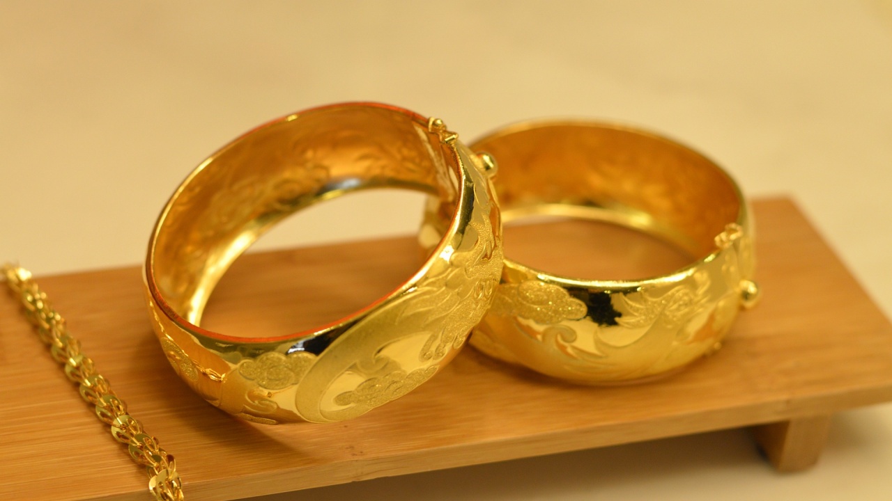 Хванаха мъж с килограм недекларирано злато, щял да прави сватба в Лондон