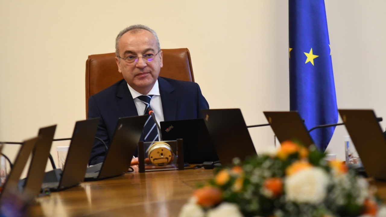Премиерът Гълъб Донев назначи трима заместник-министри