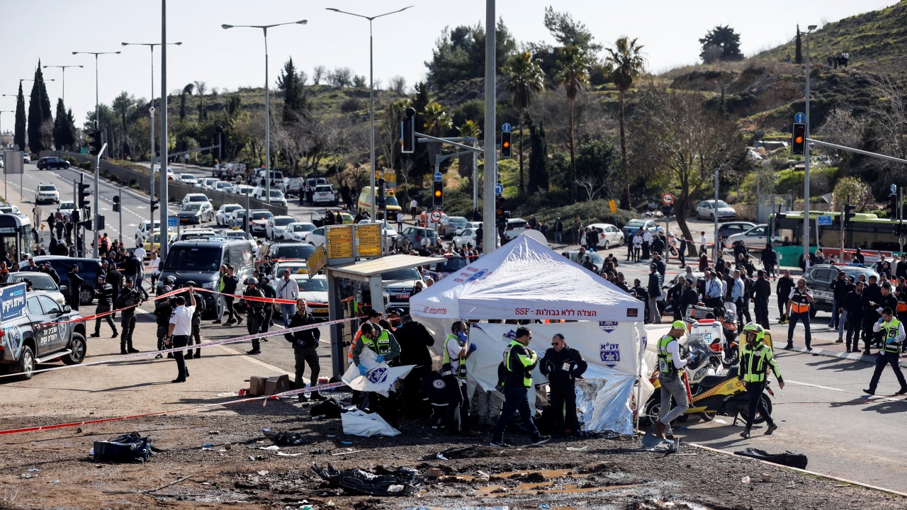 Кола се заби в тълпа хора в Йерусалим, има загинали и ранени