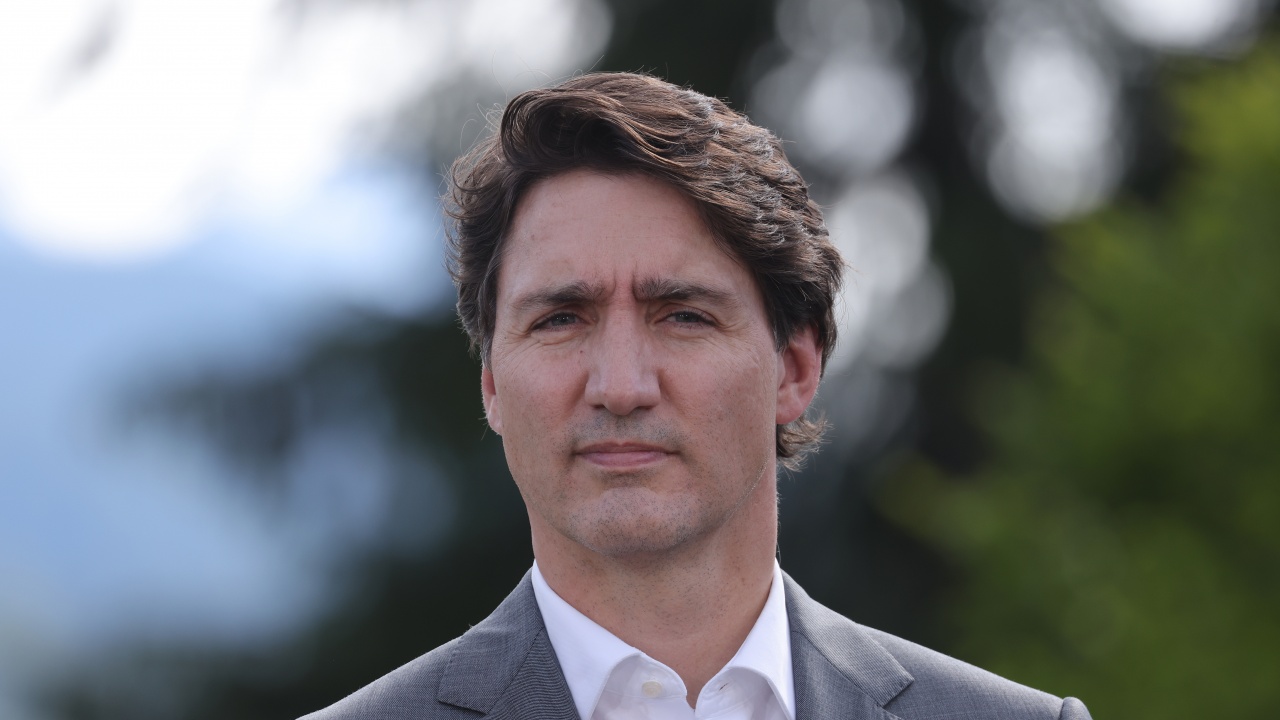 Премиерът на Канада съобщи, че неидентифициран обект е бил свален,