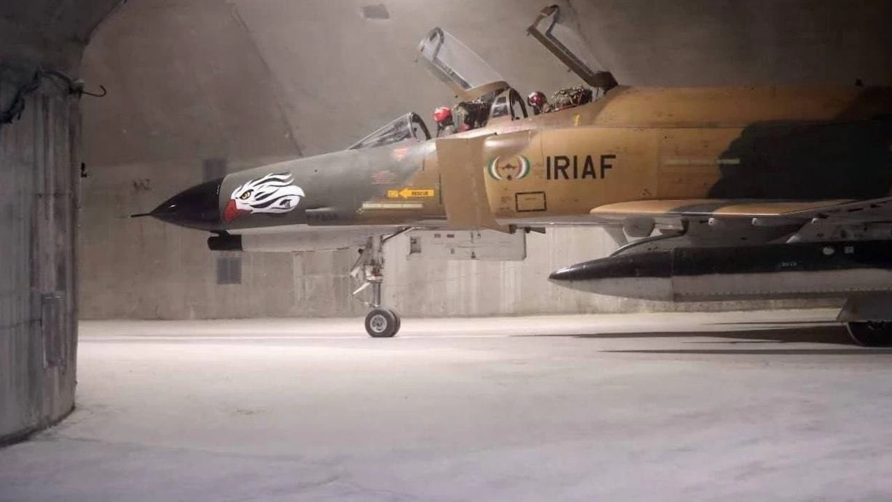 Иран показа първата си подземна военновъздушна база наричана Орел 44