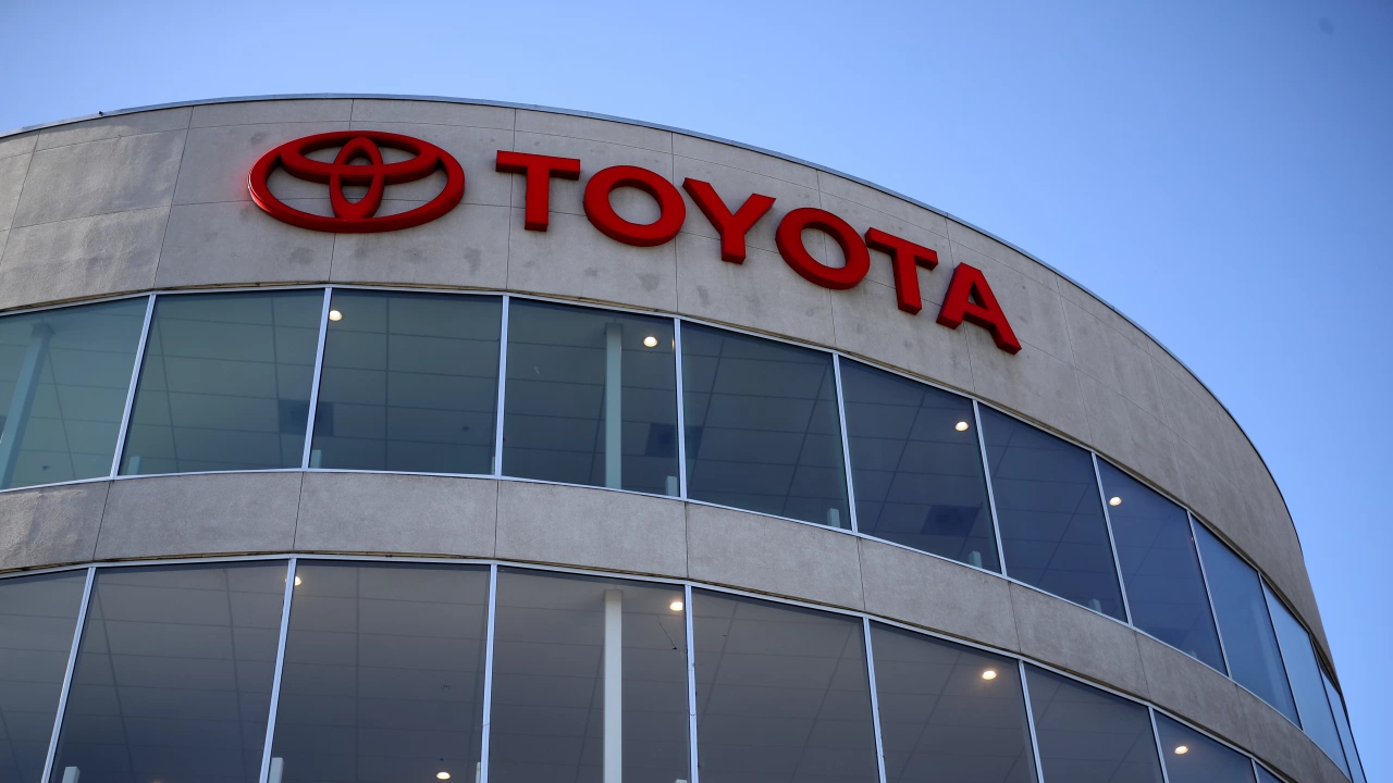 Тойота Toyota Motor обяви спад на печалбата си с 8 1
