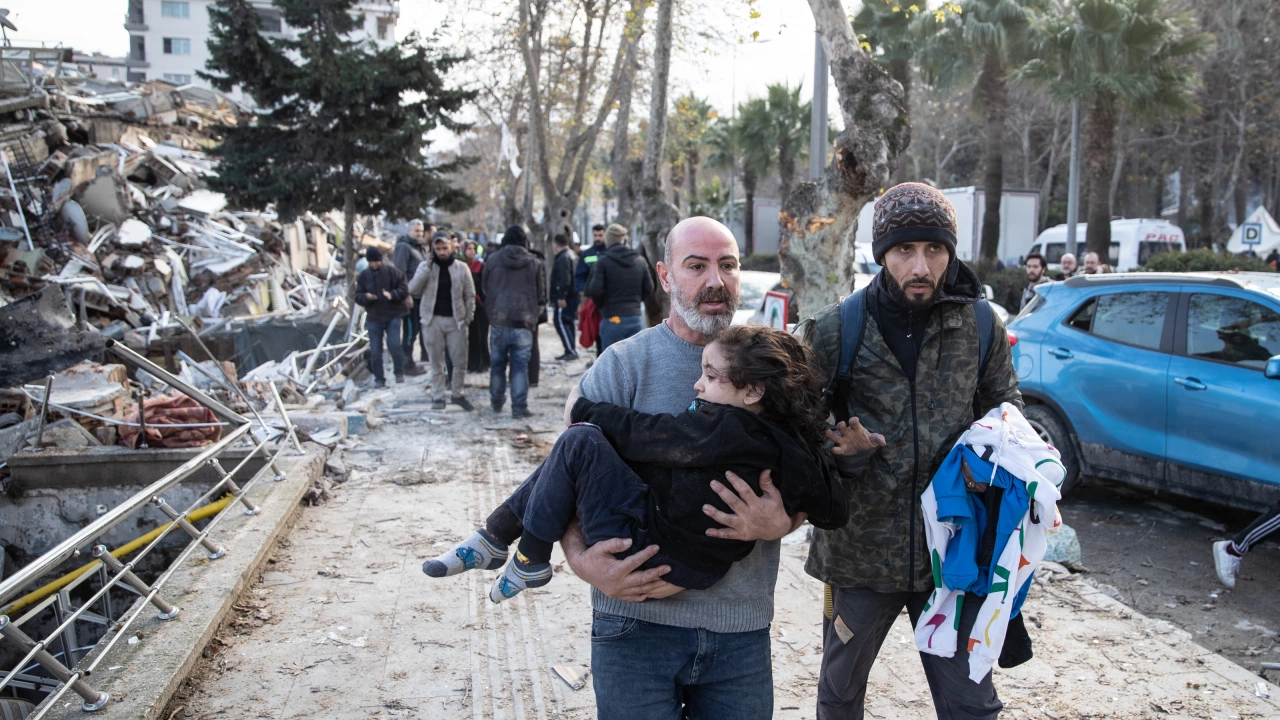 Броят на загиналите от мощното земетресение в Турция и Сирия надхвърли