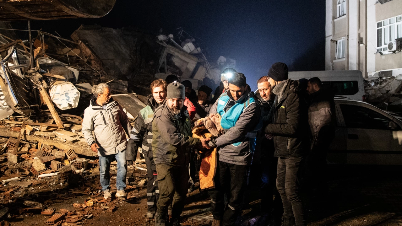 Семейство български изселници е било спасено в област Хатай Турция Това съобщиха