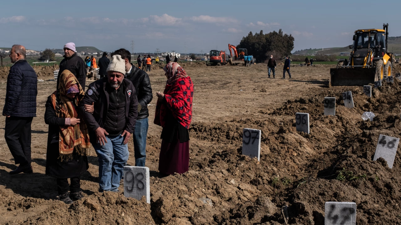 Над 33 000 са вече жертвите в Турция и в