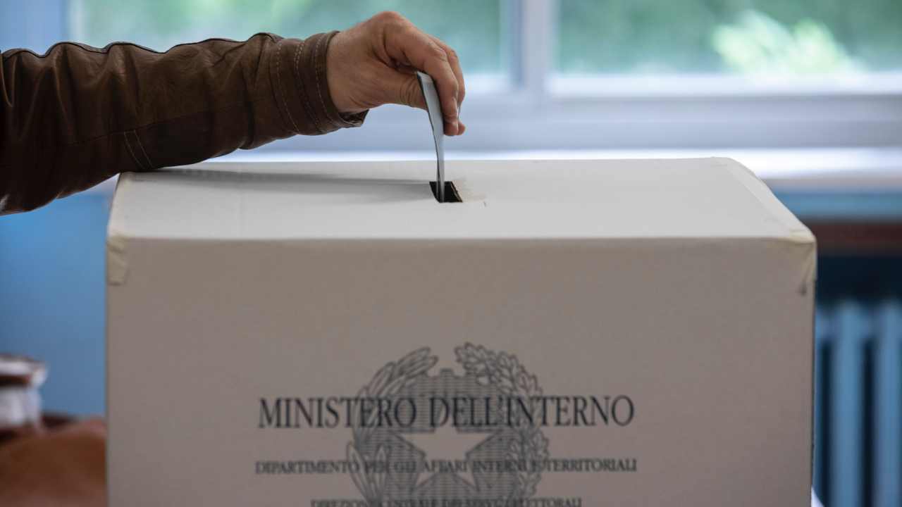 Десноцентристките кандидати за кметове имат голяма преднина на местните избори в Италия