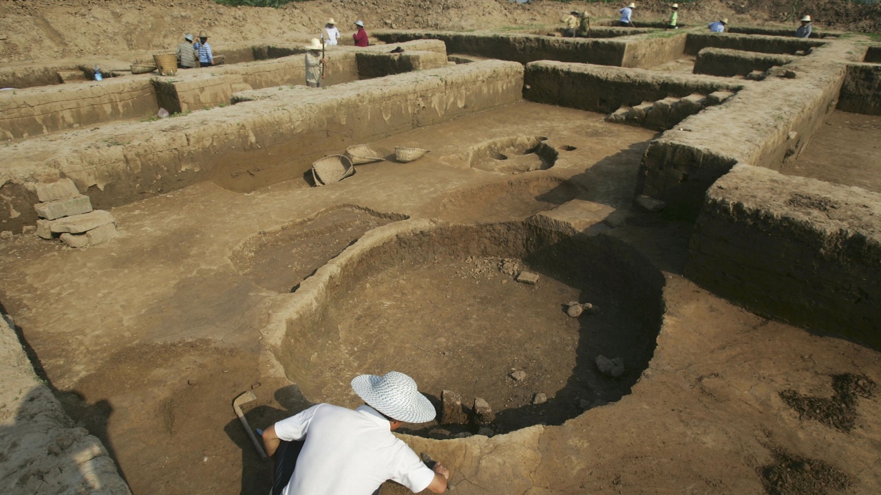 Археолози откриха тоалетна с отходна тръба на 2400 години