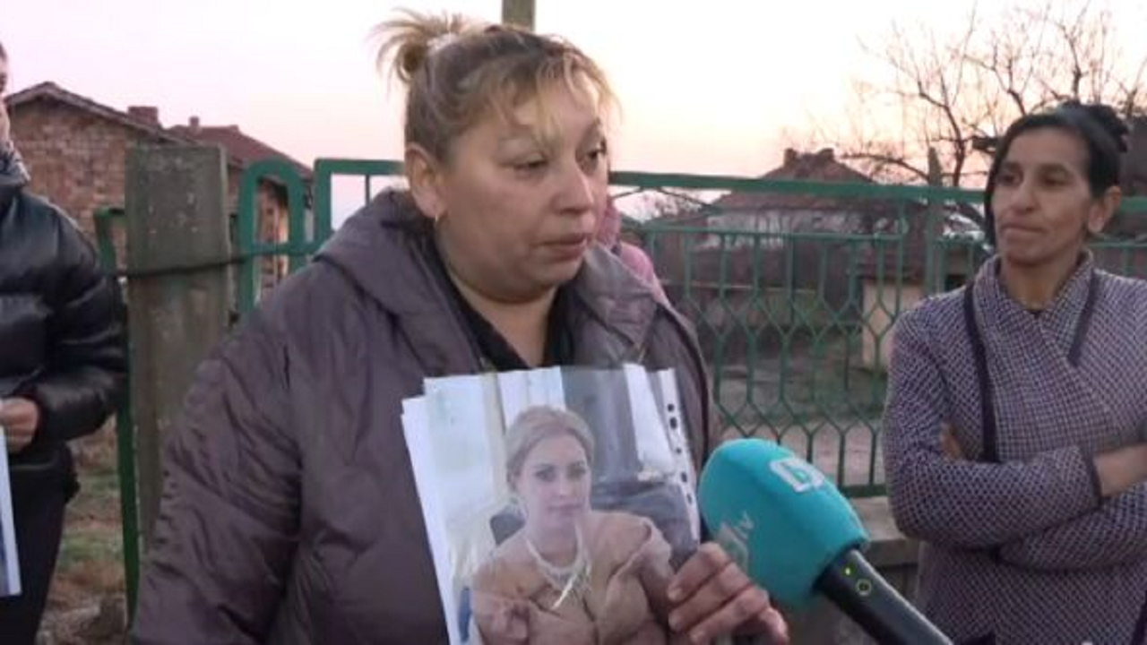 Починалата родилка и бебе в Луковит: Детето почива пред майката в линейката