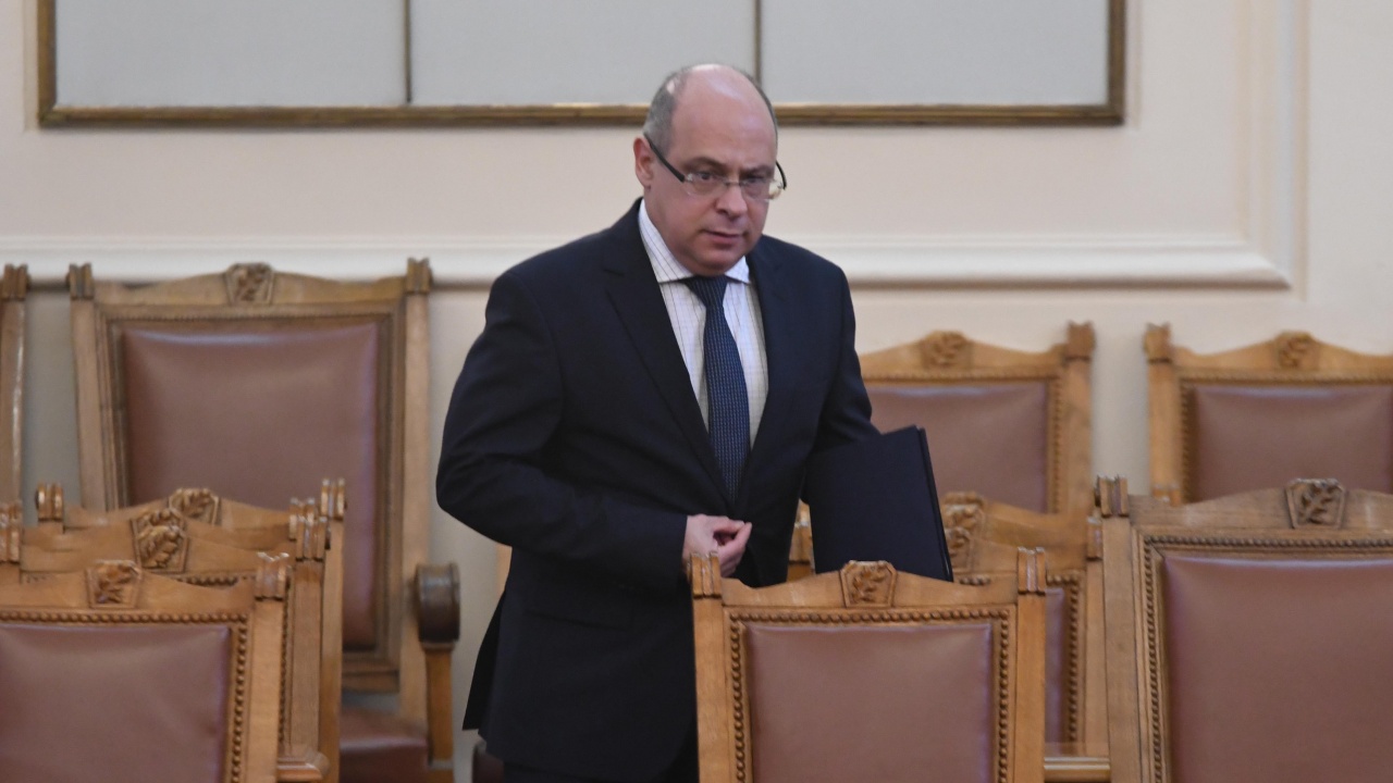 Лазар Лазаров сяда временно на премиерския стол