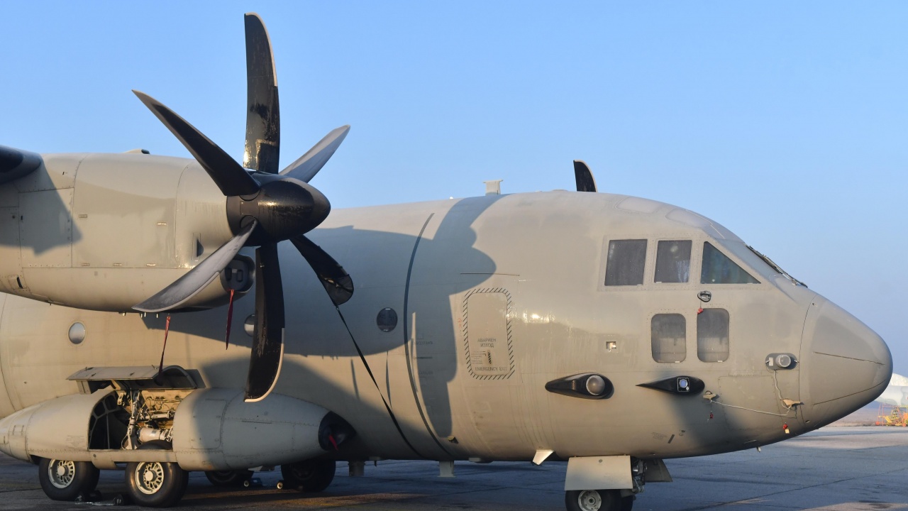 Българският военнотранспортен самолет Спартан“, натоварен с близо 4,5 тона хуманитарна