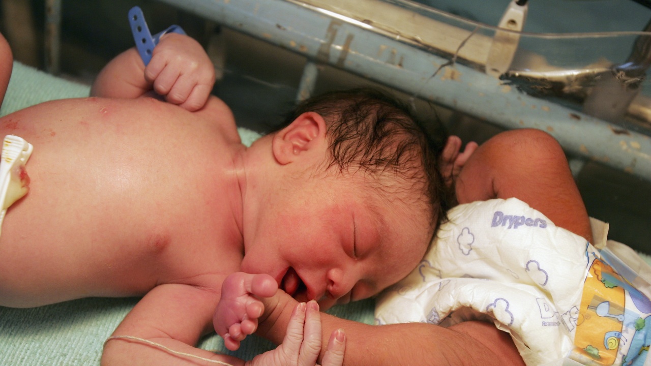 Близо пет хиляди бебета са се родили от 6 февруари,