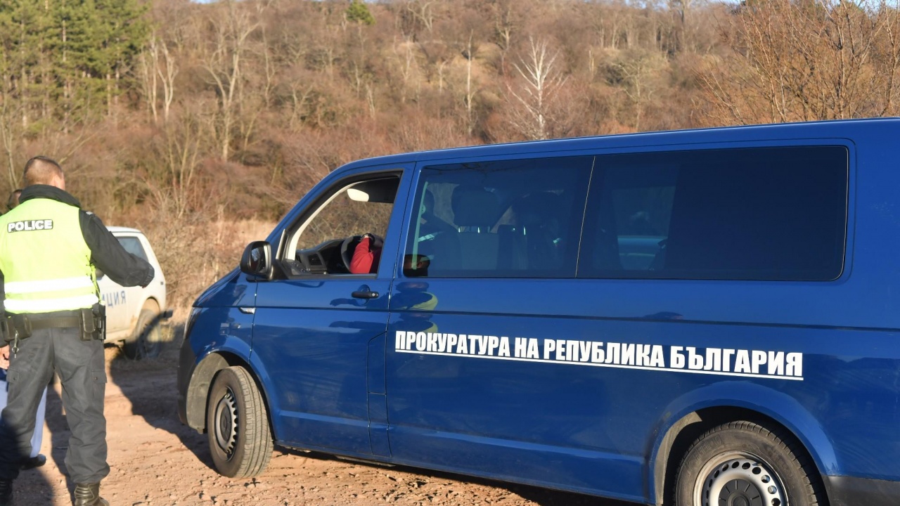 18 мигранти са открити мъртви в бус край София, 34-ма