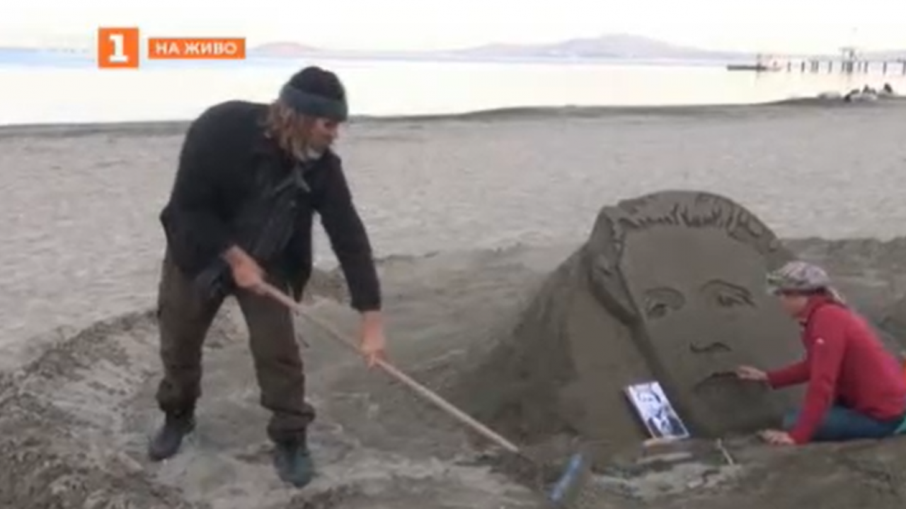Ликът на Левски се появи на бургаския плаж